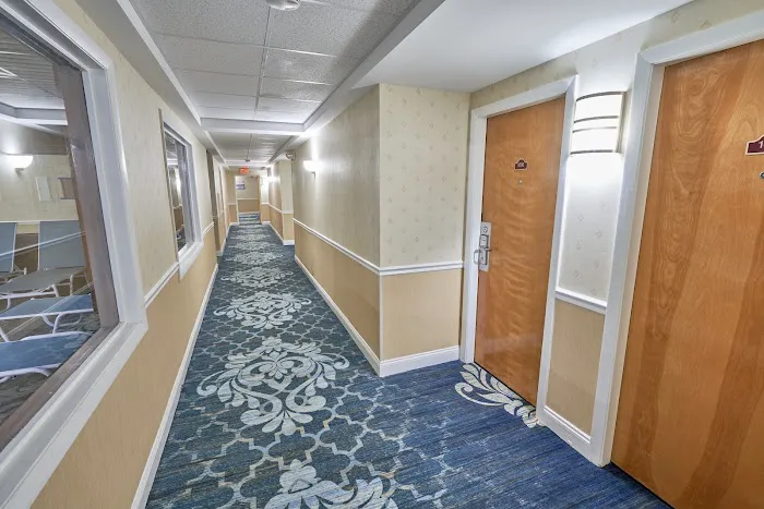 Ambassador Inn & Suites 5
