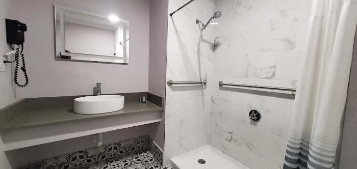 Ambassador Inn & Suites 5