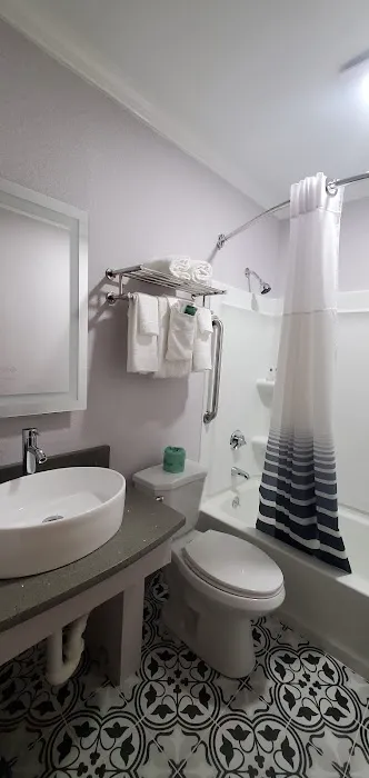 Ambassador Inn & Suites 5