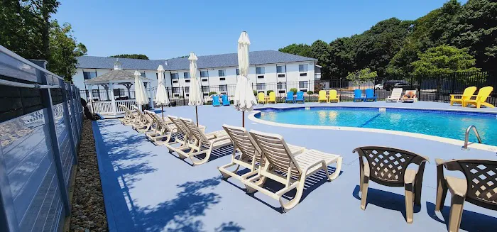 Ambassador Inn & Suites 5