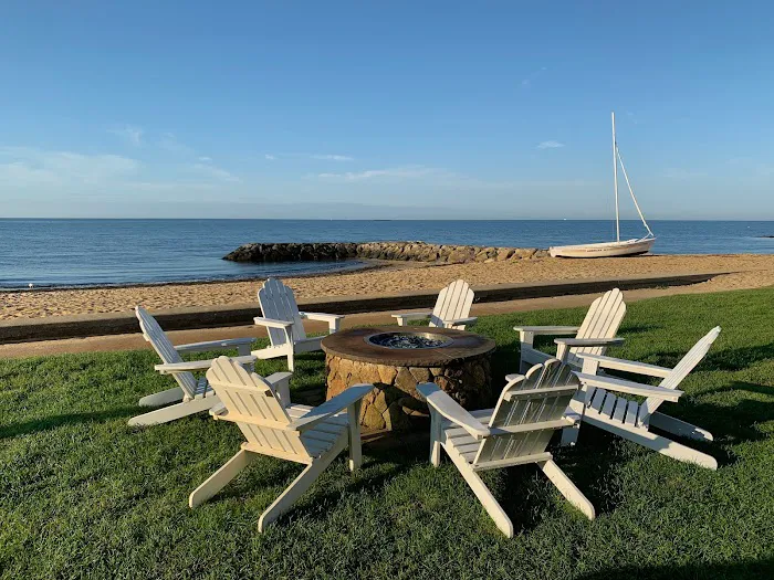Lighthouse Inn 5