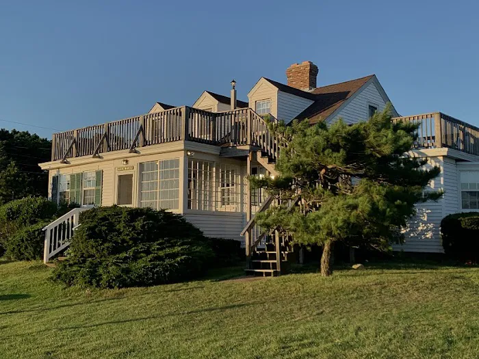 Lighthouse Inn 5