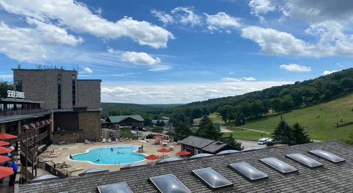 Slopeside Hotel by Seven Springs Resort 4