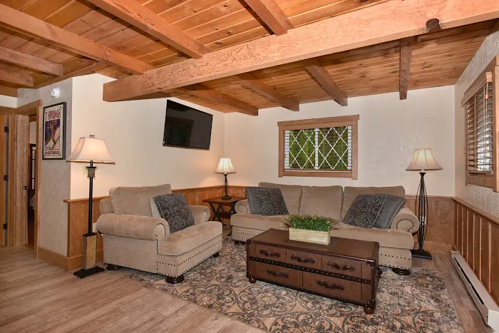 Kenswood Cabin, Seven Springs 3