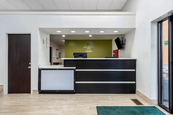 Quality Inn 4