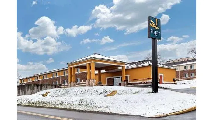 Quality Inn 4