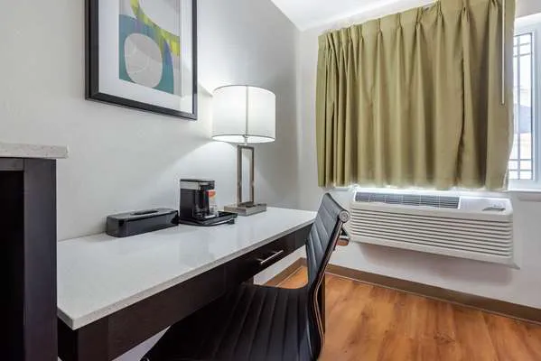 Quality Inn 4