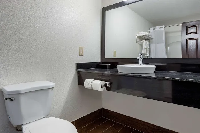 Quality Inn 4