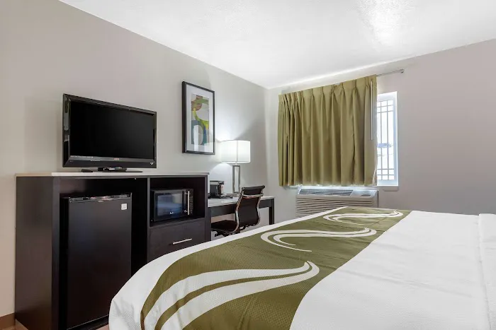 Quality Inn 4