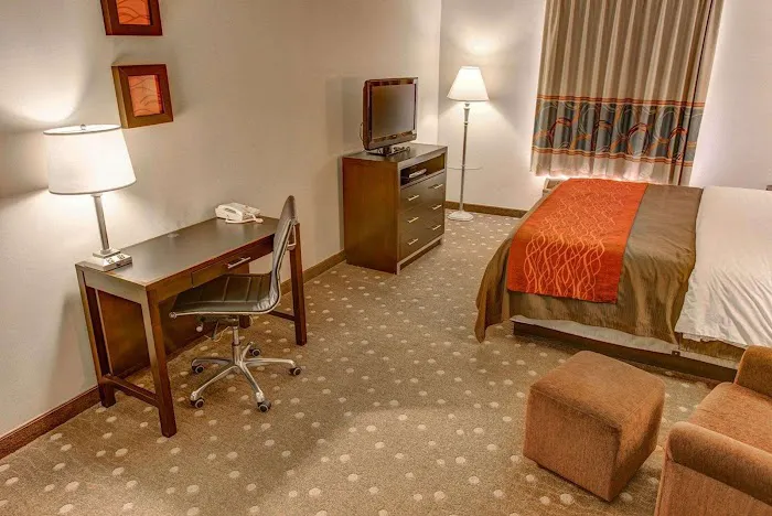 Comfort Inn 4