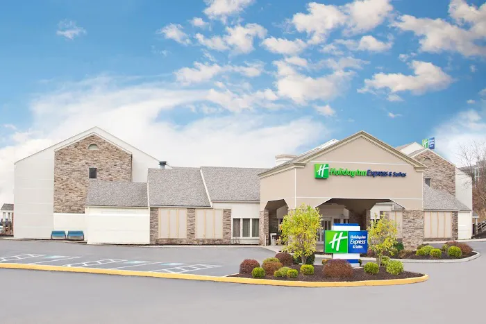 Holiday Inn Express & Suites Pittsburgh Airport by IHG 4
