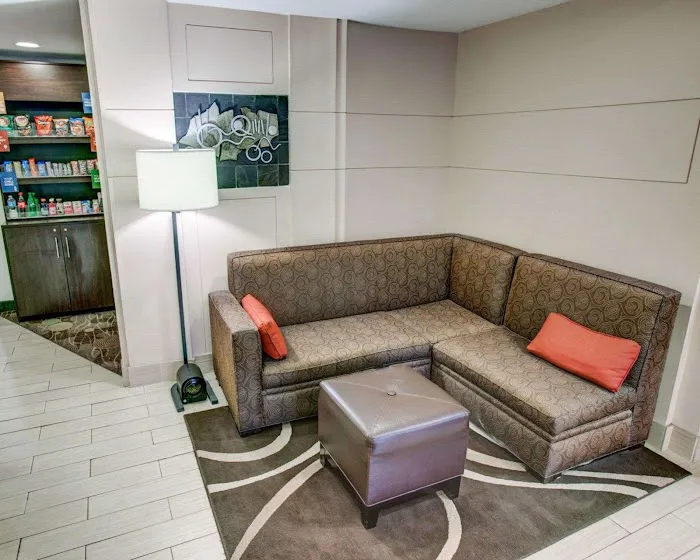 Comfort Suites Pittsburgh Airport 4
