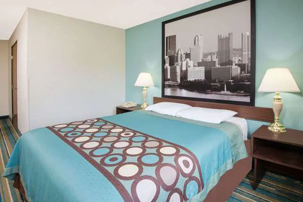 Super 8 by Wyndham Pittsburgh PA Airport/University Area 4