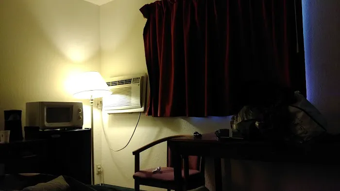 Super 8 by Wyndham Pittsburgh PA Airport/University Area 4