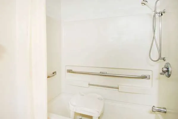 Super 8 by Wyndham Pittsburgh PA Airport/University Area 4