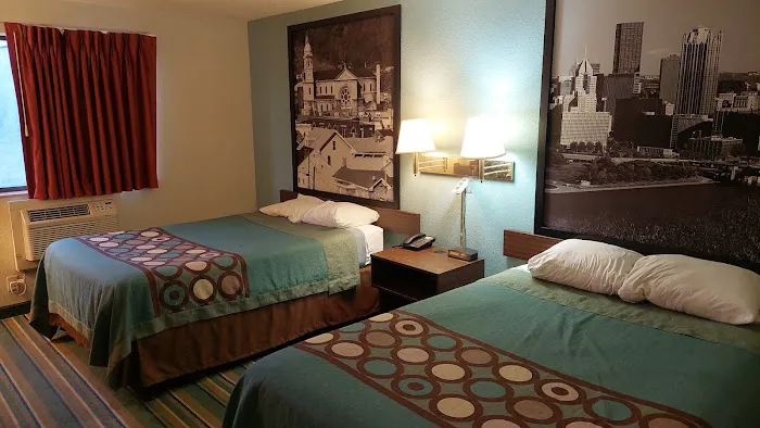 Super 8 by Wyndham Pittsburgh PA Airport/University Area 4
