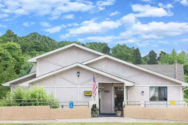 Super 8 by Wyndham Pittsburgh PA Airport/University Area 4