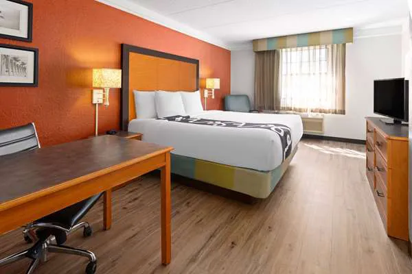 La Quinta Inn by Wyndham Pittsburgh Airport 4
