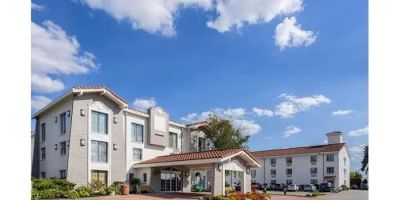 La Quinta Inn by Wyndham Pittsburgh Airport