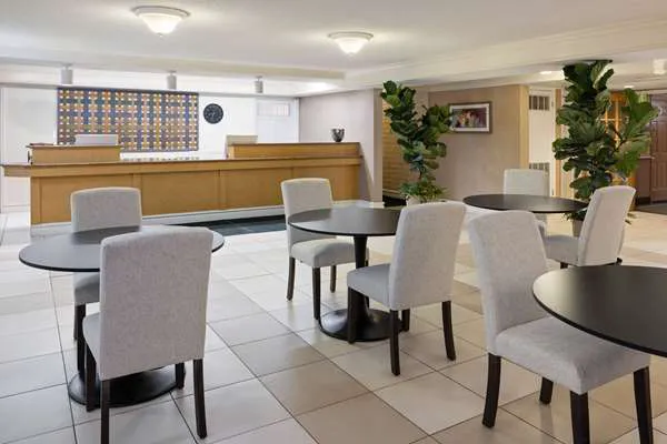 La Quinta Inn by Wyndham Pittsburgh Airport 4