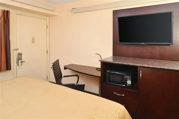 Americas Best Value Inn Pittsburgh Airport 4