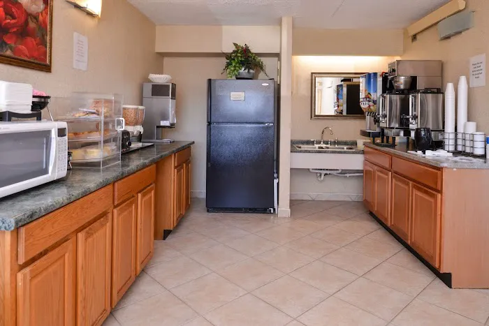 Americas Best Value Inn Pittsburgh Airport 4
