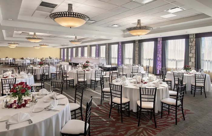 DoubleTree by Hilton Hotel Pittsburgh Airport 4