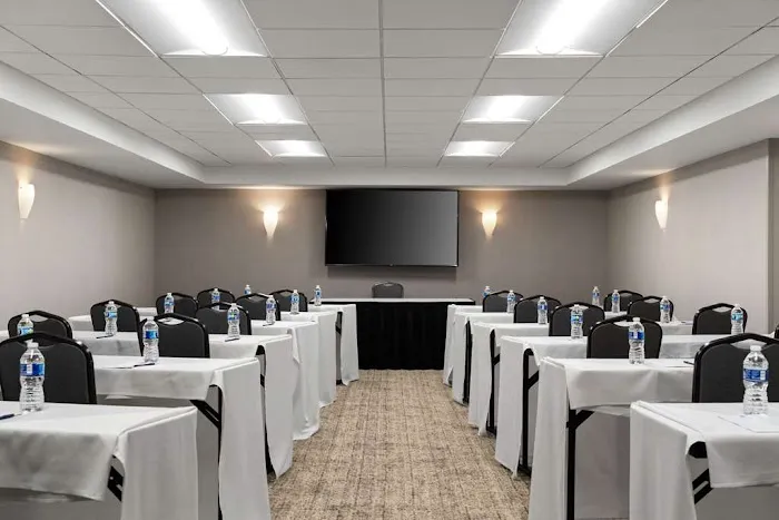 DoubleTree by Hilton Hotel Pittsburgh Airport 4