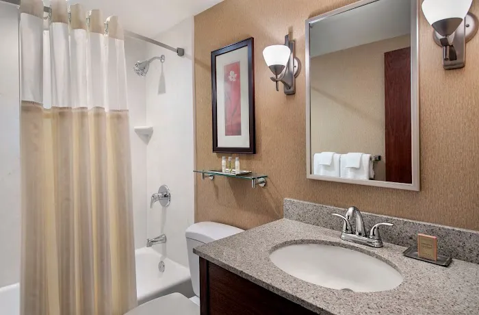 DoubleTree by Hilton Hotel Pittsburgh Airport 4