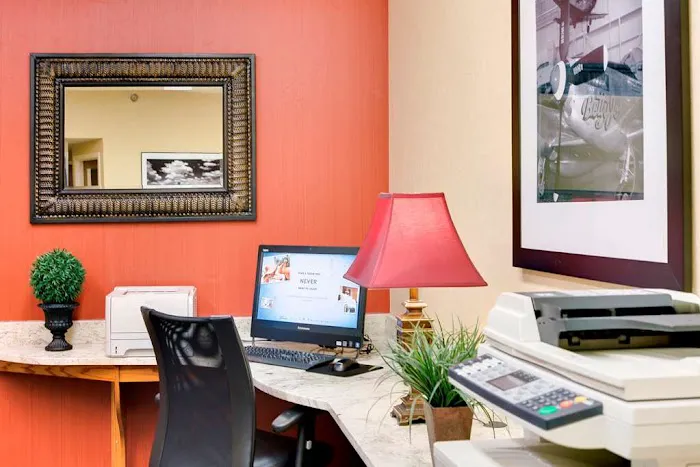 Hampton Inn Pittsburgh-Airport 4