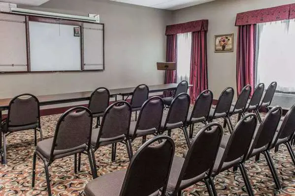 Wingate by Wyndham Pittsburgh/West Mifflin 4