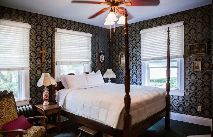 Brownsville Road House: Bed & Breakfast 4