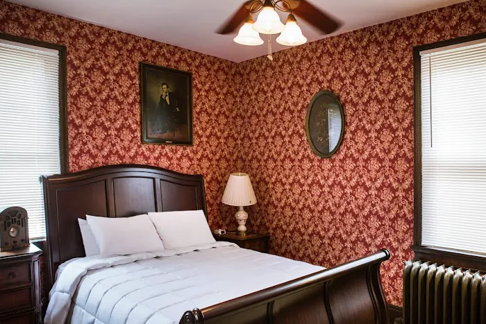 Brownsville Road House: Bed & Breakfast 4