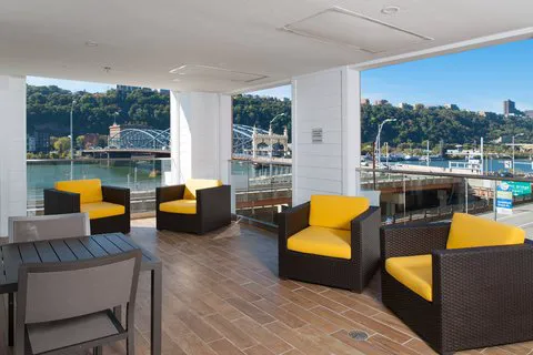 Fairfield Inn & Suites Pittsburgh Downtown 5