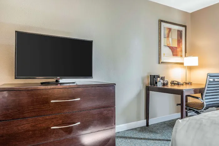 Clarion Inn 4