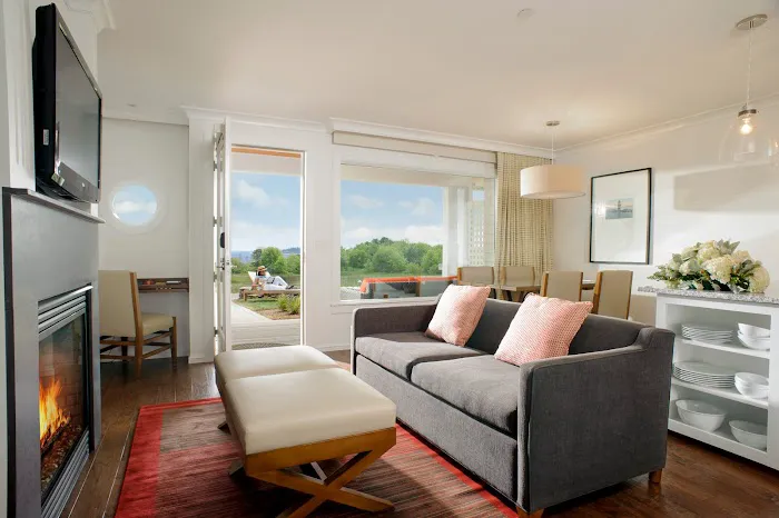 Inn by the Sea 4