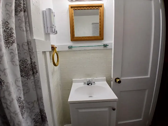 JE Motel 5