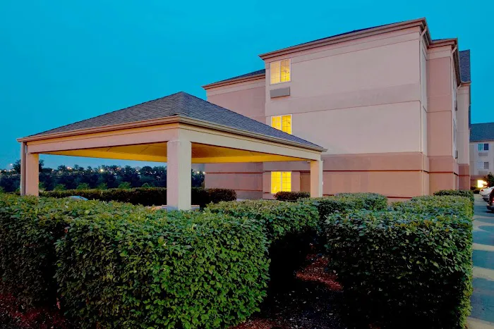 Sonesta Simply Suites Pittsburgh Airport 4