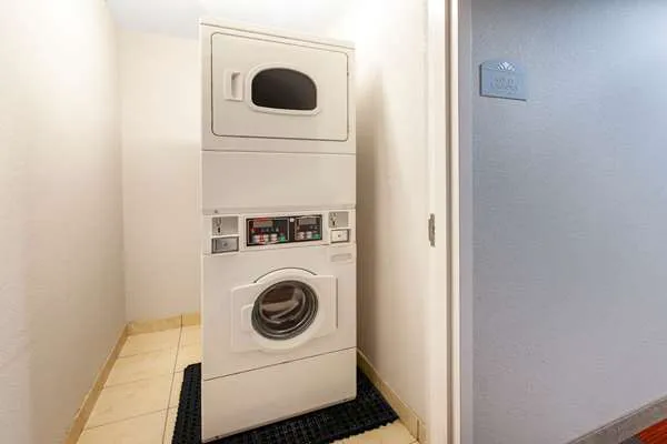 Microtel Inn & Suites by Wyndham Pittsburgh Airport 4