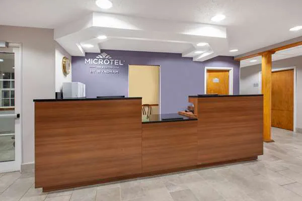Microtel Inn & Suites by Wyndham Pittsburgh Airport 4