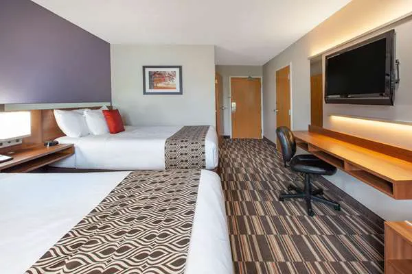 Microtel Inn & Suites by Wyndham Pittsburgh Airport 4