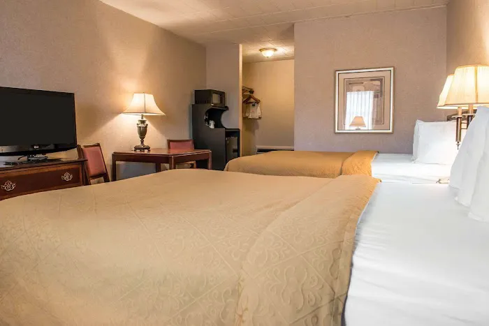 Quality Inn Pittsburgh Airport 4