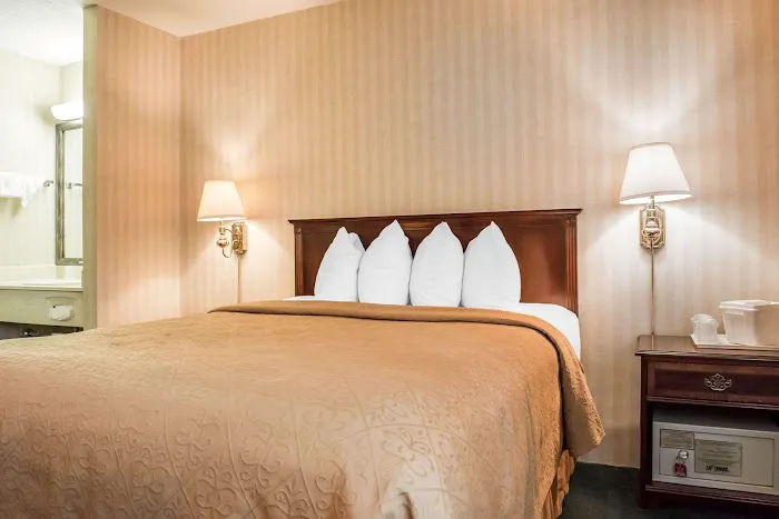 Quality Inn Pittsburgh Airport 4
