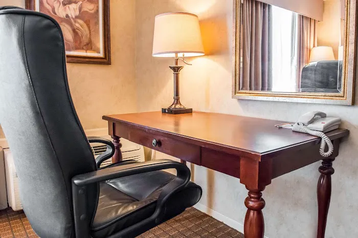 Quality Inn Pittsburgh Airport 4