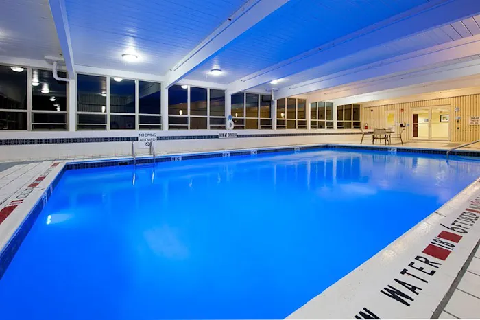 Holiday Inn Express & Suites Pittsburgh West - Green Tree by IHG 4