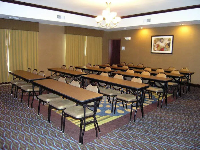 Holiday Inn Express & Suites Belle Vernon by IHG 4