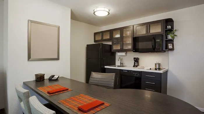Candlewood Suites Belle Vernon by IHG 4