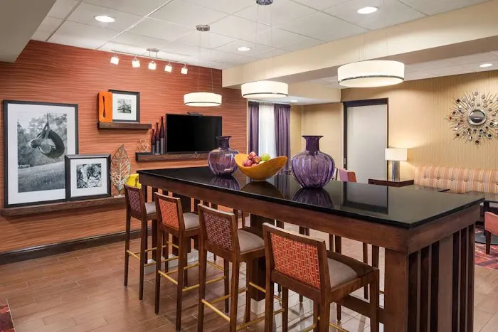 Hampton Inn Belle Vernon 5