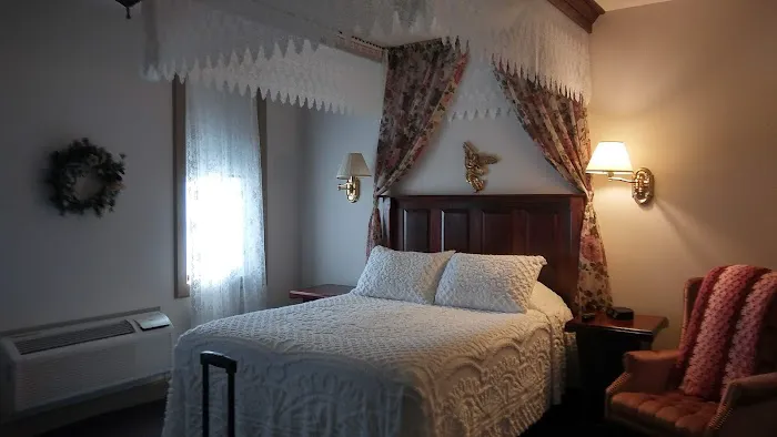 The Inn at Lenora's 4