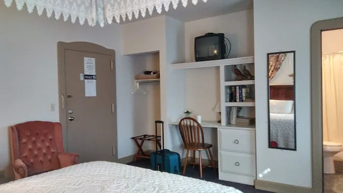The Inn at Lenora's 4